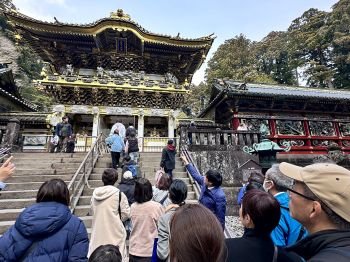04_陽明門の階段下にて.jpg