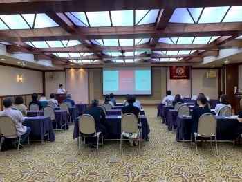 総会全体（後ろから）.jpg