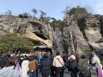 05_大谷寺のご住職による説明.jpg