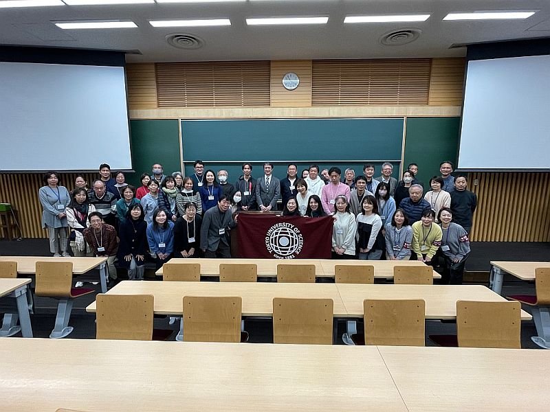 リサイズ_森教授と参加者で集合写真【0306差し替え版】.jpgのサムネイル画像