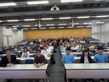リサイズ２．講演会後記念撮影.jpg