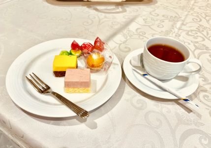 リサイズ京都府支部茶話会　お菓子.jpg
